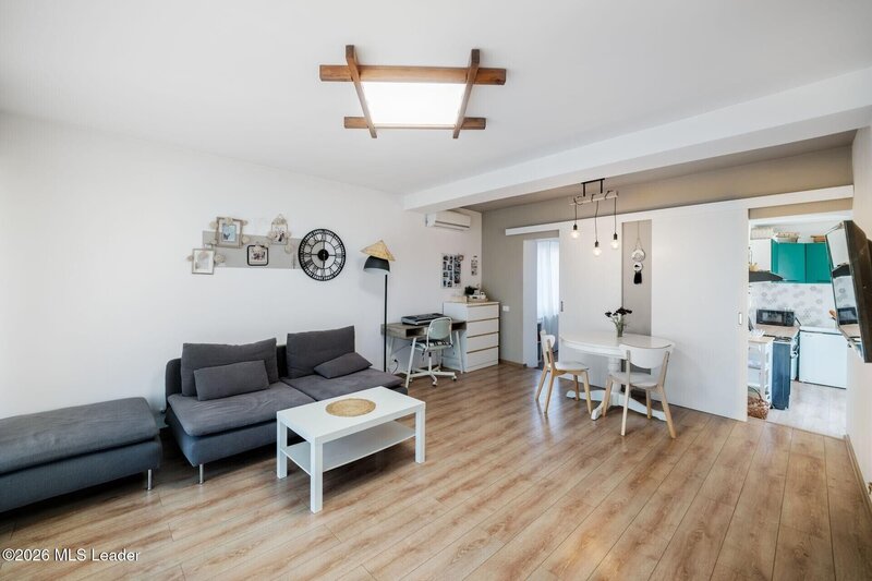 Branesti- Islaz Inchiriere casa mica, cu suflet, la curte,