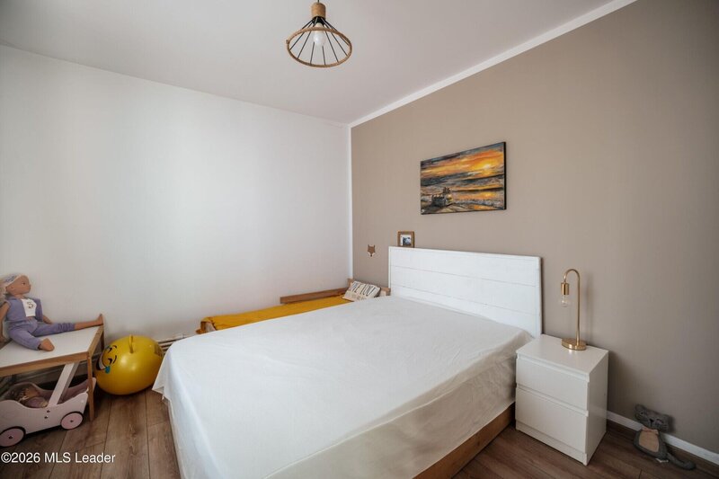 Branesti- Islaz Inchiriere casa mica, cu suflet, la curte,