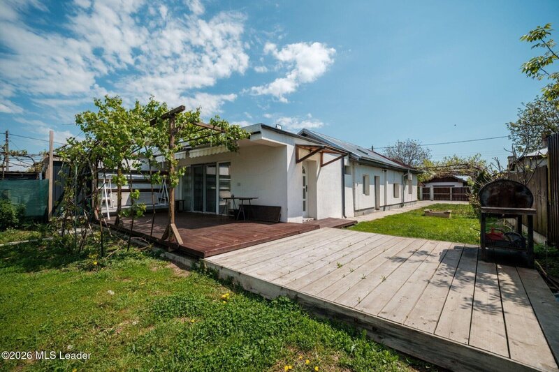 Branesti- Islaz Inchiriere casa mica, cu suflet, la curte,
