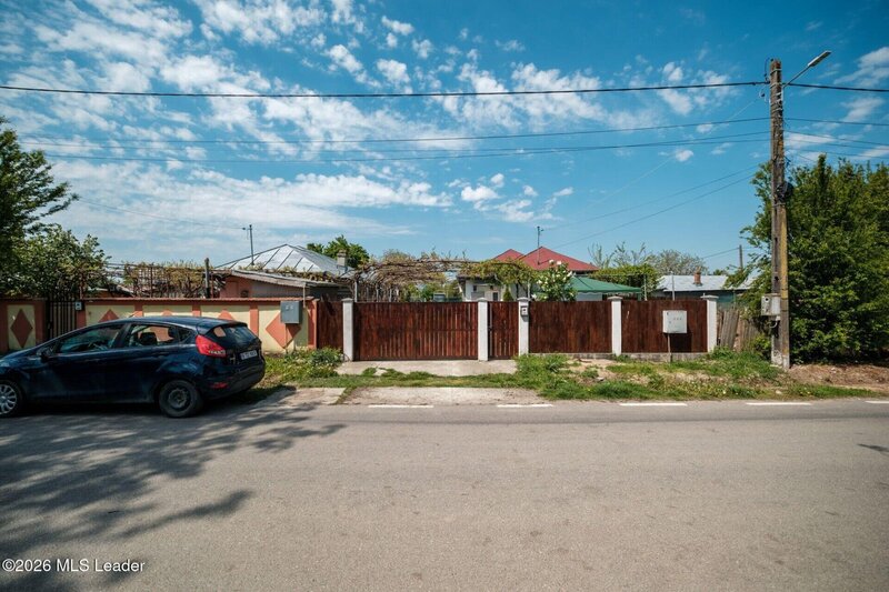 Branesti- Islaz Inchiriere casa mica, cu suflet, la curte,